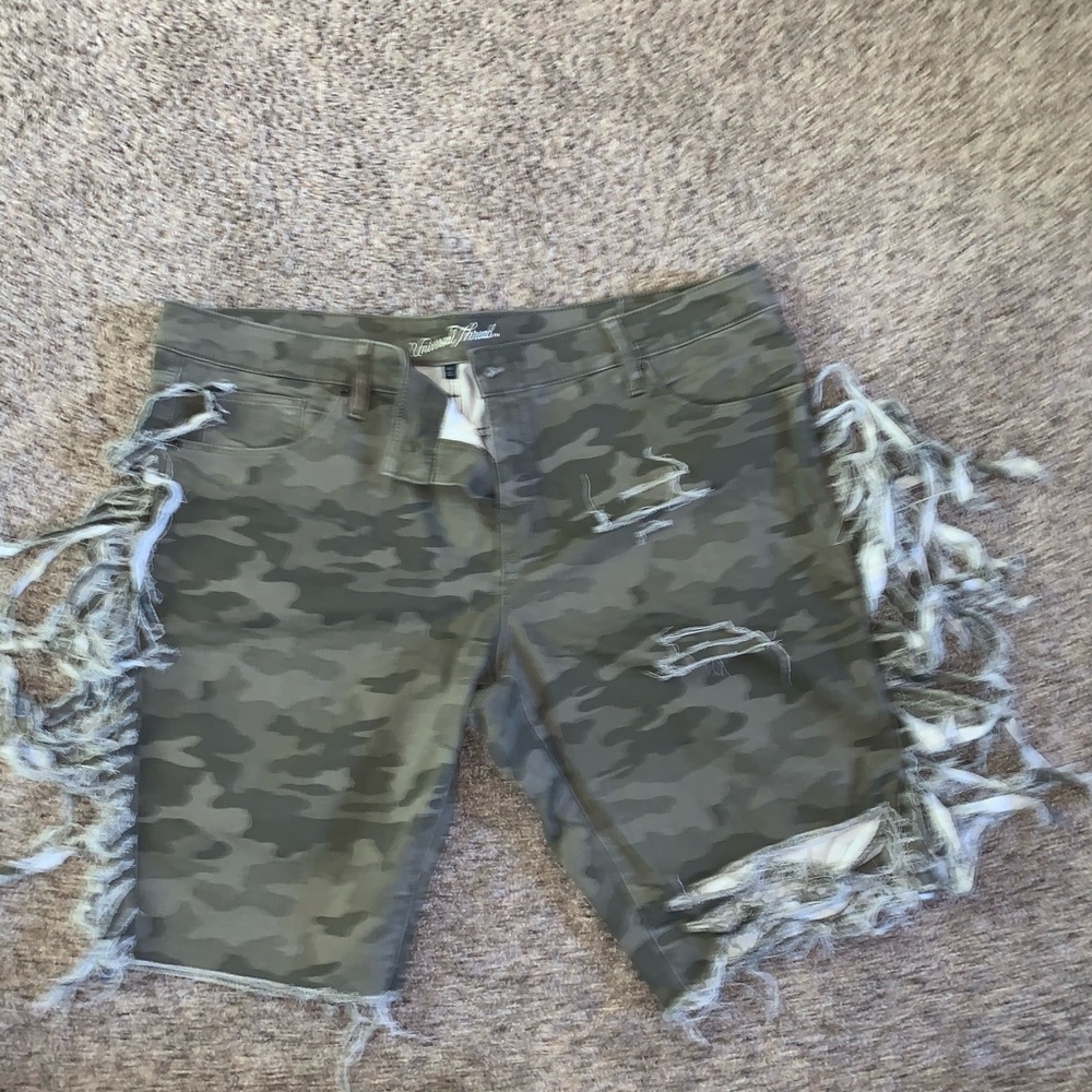 Fringes.camo shorts